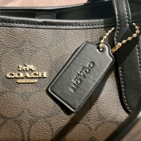 NWOT Authentic Coach City Tote in Signature Canvas - Picture 7 of 8